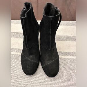 TOMS Women's Suede Wedge Desrhi Black 10002815 (Size: 8)